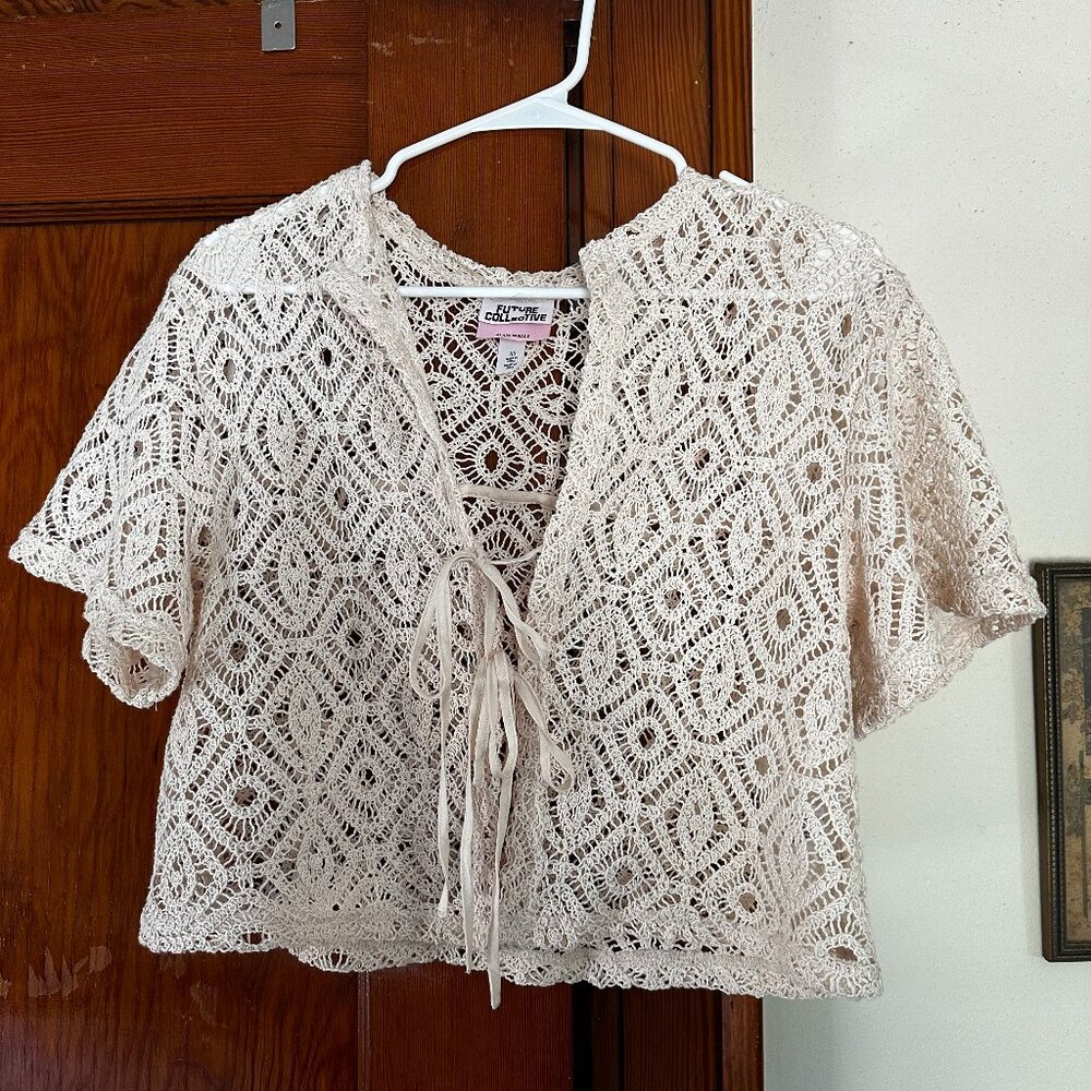 Chic Cream Lace Crop Top